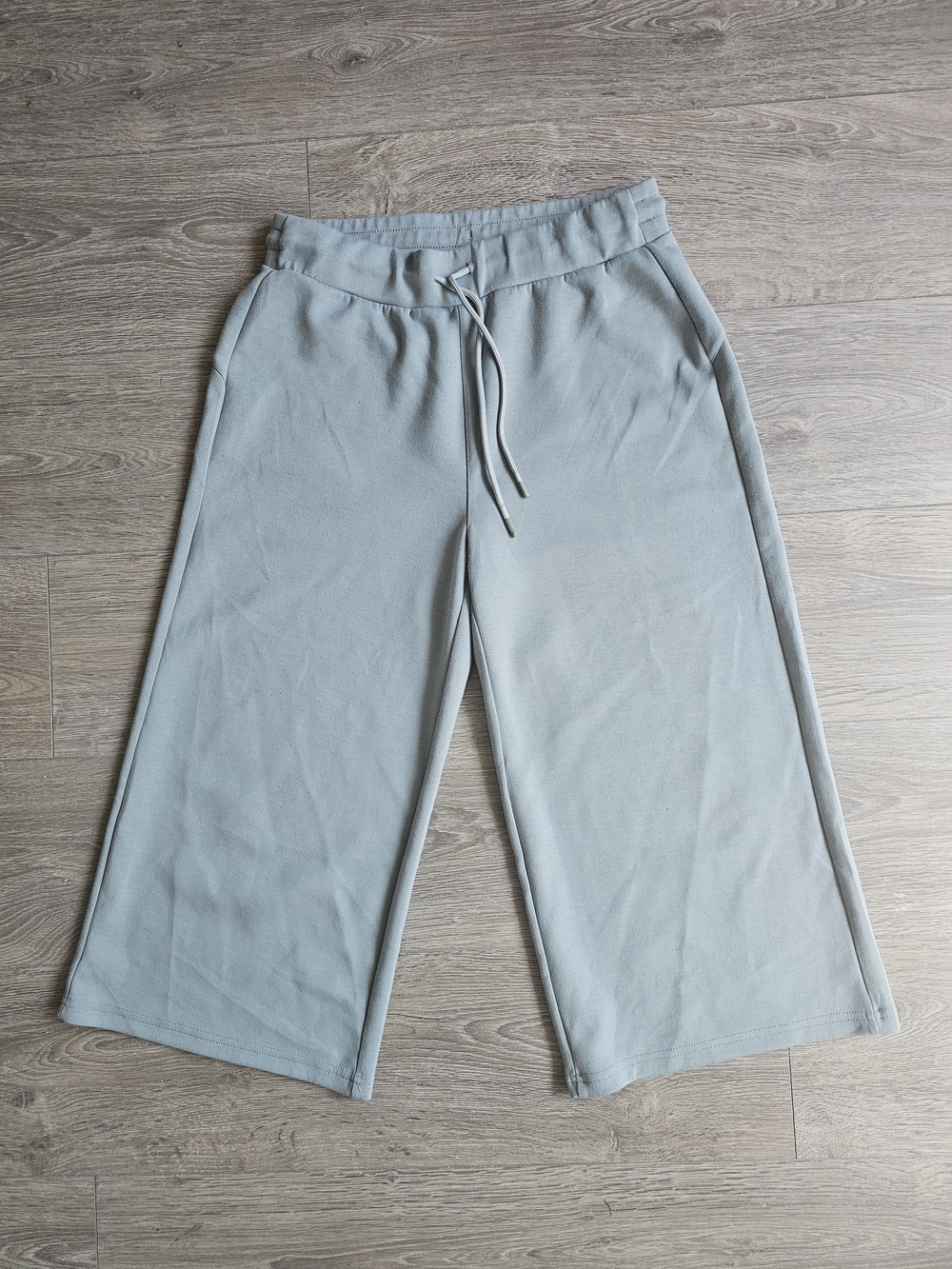 Kyodan Light Gray Wide-Leg Drawstring Capris